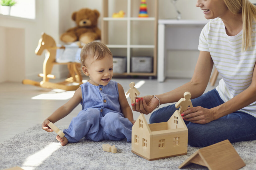 Garde d’enfants à domicile : prix, aides et démarches